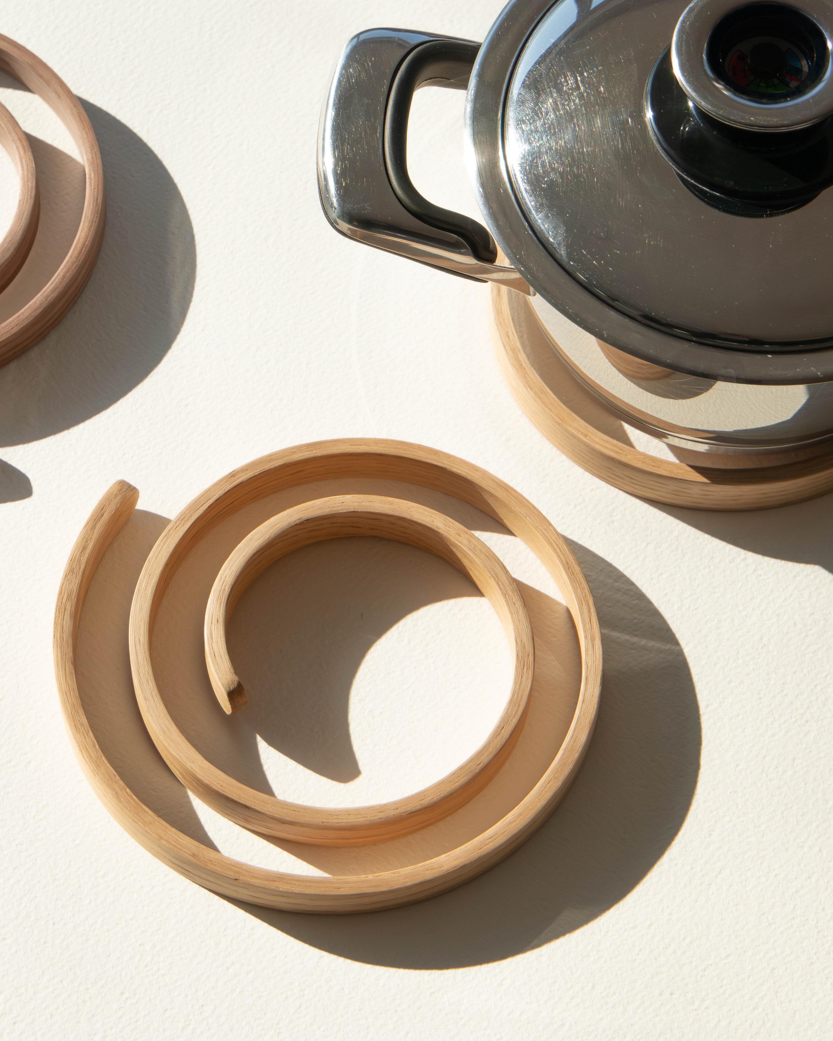 Wooden trivet by Studio Dilema